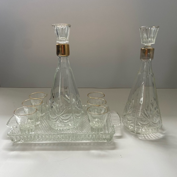 Vintage glass decanter set with 6 shot glasses and tray - Picture 9 of 10
